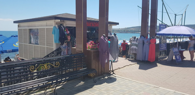 "Лето, жара, грусть": в сети показали "блеск и нищету" в оккупированном Крыму (фото)