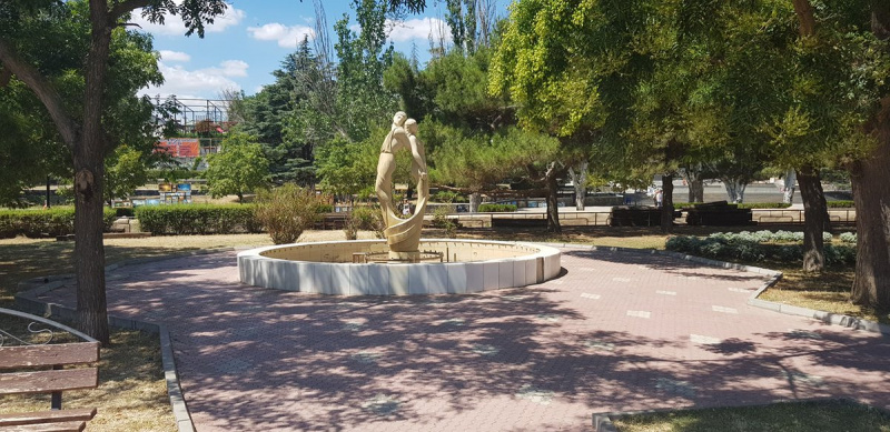 "Лето, жара, грусть": в сети показали "блеск и нищету" в оккупированном Крыму (фото)