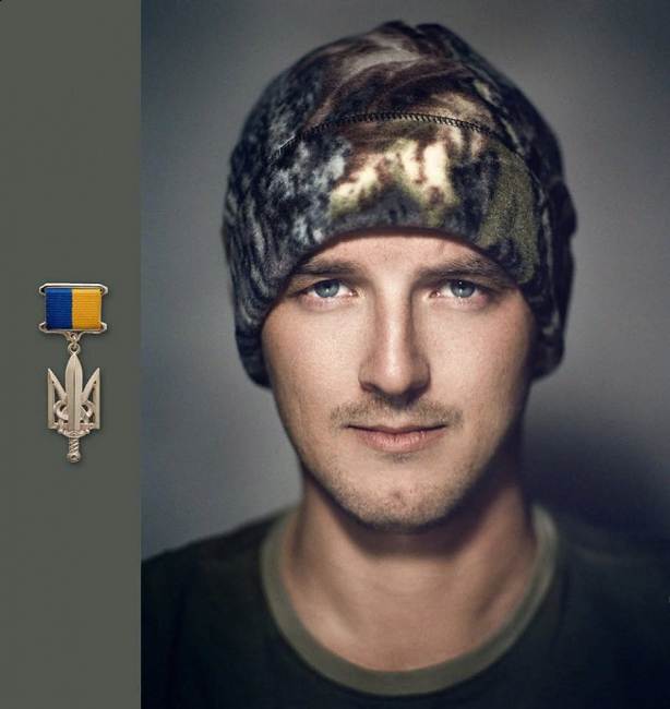 "Пройшло 157 осіб": в мережі розповіли про медика-героя, який рятував бійців в Донецькому аеропорту (фото)