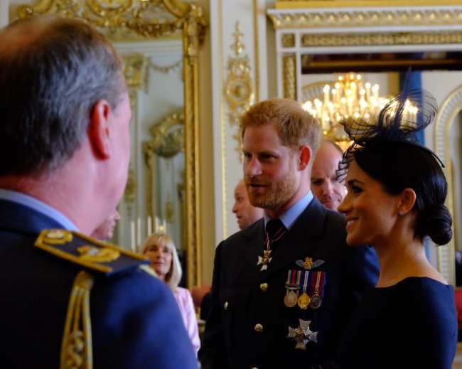 Столетие Королевских воздушных сил: Кейт Миддлтон и Меган Маркл с принцами вышли в свет (фото)