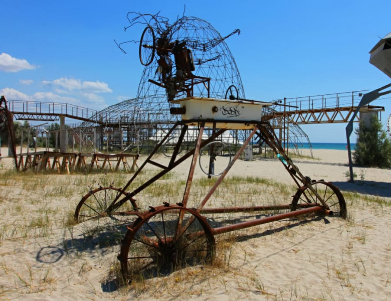 "На уламках Казантипу": у мережі з'явилися промовисті фото пляжу популярного фестивалю