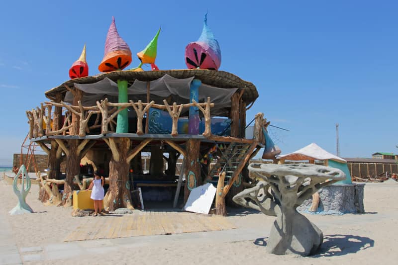 "На уламках Казантипу": у мережі з'явилися промовисті фото пляжу популярного фестивалю