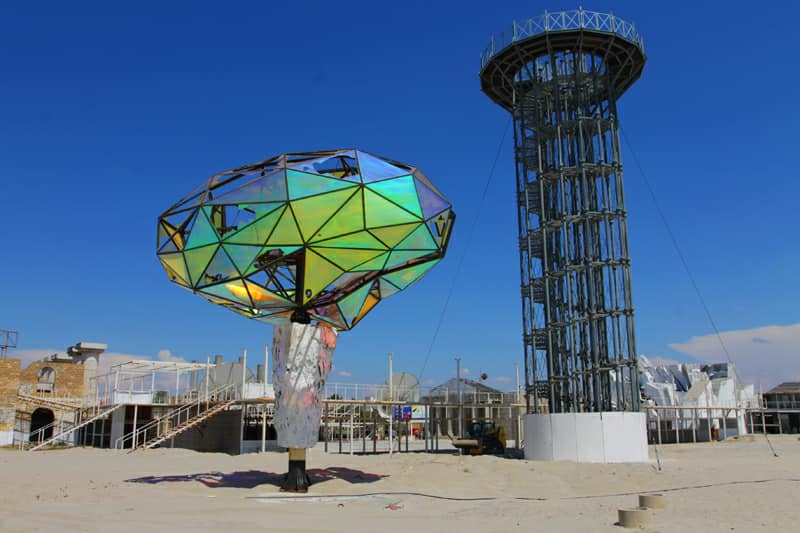 "На уламках Казантипу": у мережі з'явилися промовисті фото пляжу популярного фестивалю