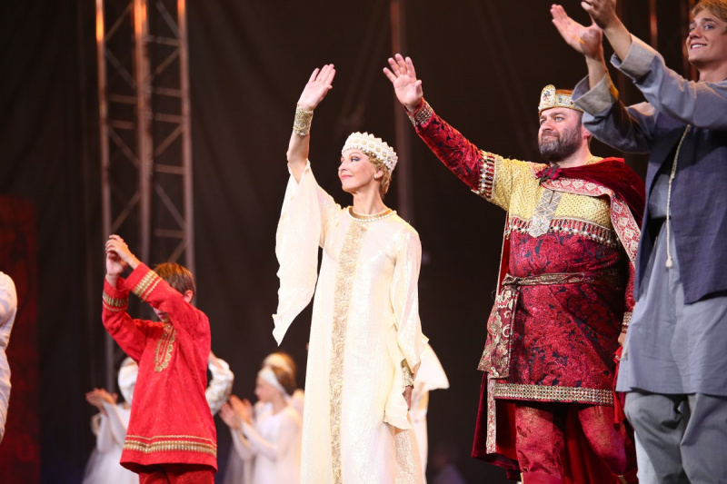 &quot;Князь Владимир&quot;: скандальный российский актер предстал на сцене в Крыму (фото)