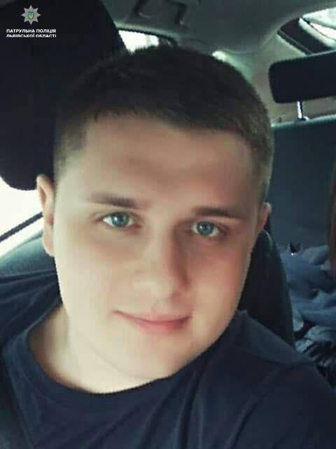 "Заслуживает благодарности": во Львове полицейский спас женщине жизнь (фото)