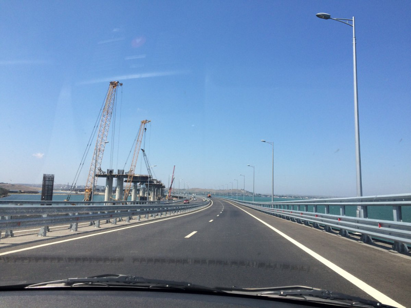 Пустота: в сети показали фото Керченского моста