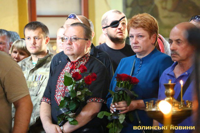 "Так тяжело терять молодых": Украина провела в последний путь двух Героев (фото)