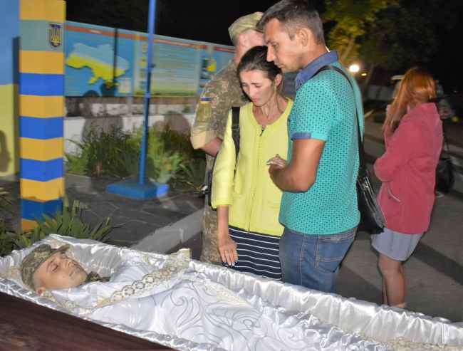 "Так тяжело терять молодых": Украина провела в последний путь двух Героев (фото)