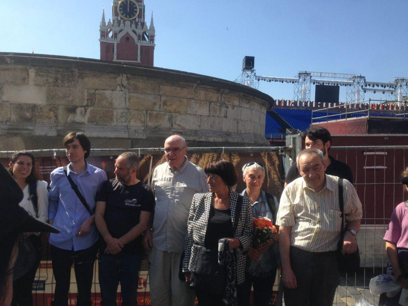"Его свобода важнее": в Москве на митинге в поддержку Сенцова задержали внучку известной поэтессы