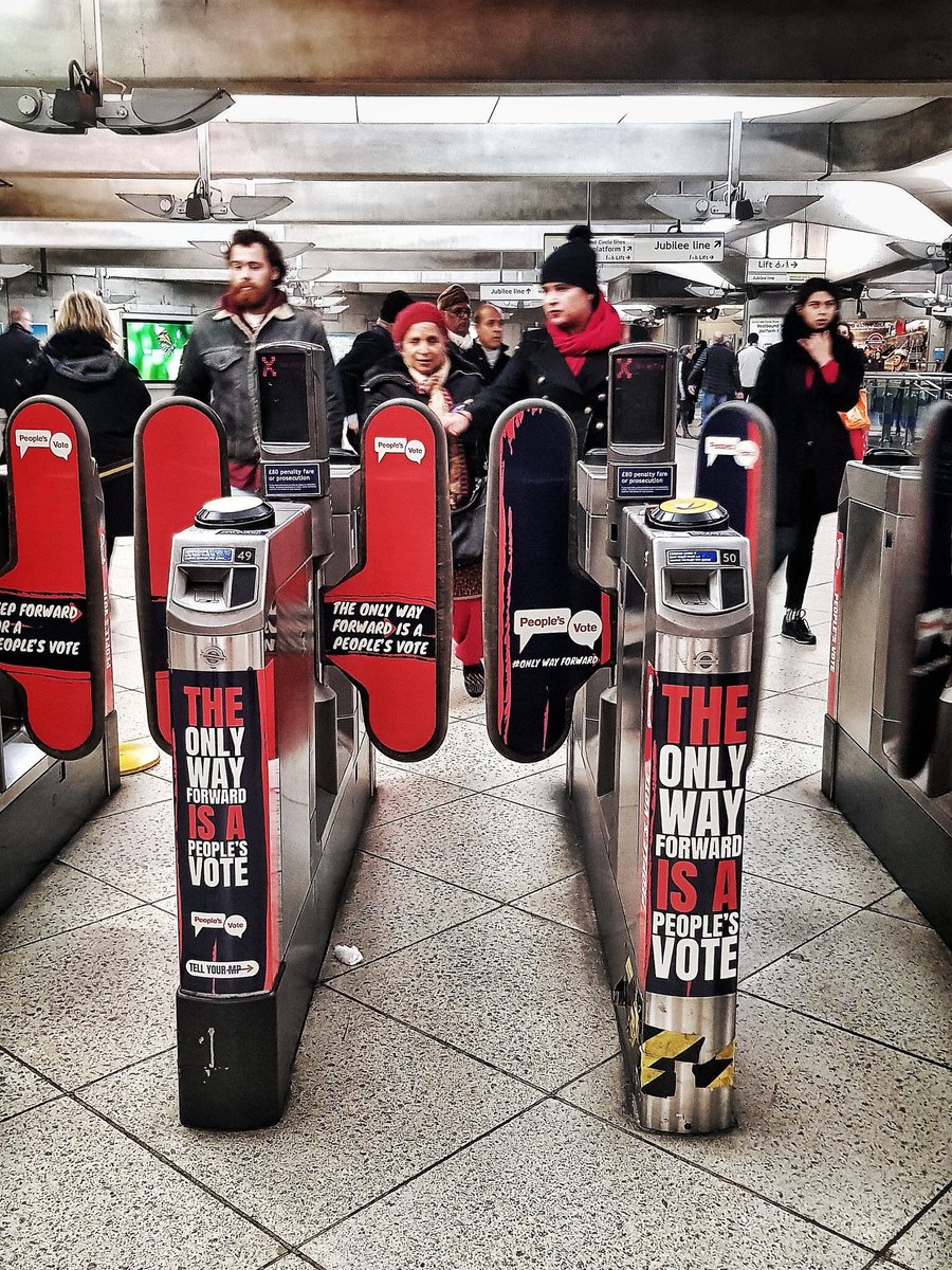 У метро Києва - нововведення: як це виглядає в інших містах