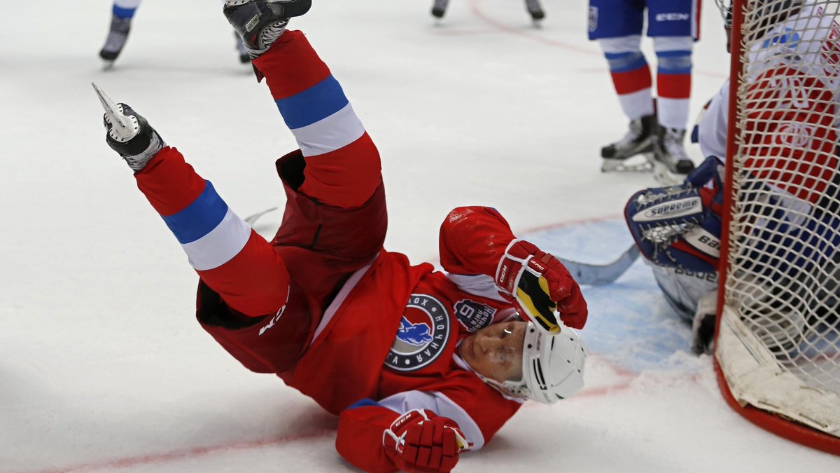 Шкода, що шию не скрутив: Путіна жорстко висміяли в Росії