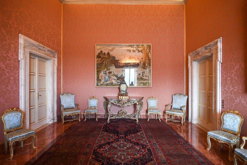 Папа Франциск пустил туристов в свою резиденцию