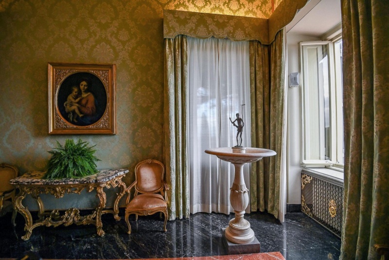 Папа Франциск пустил туристов в свою резиденцию