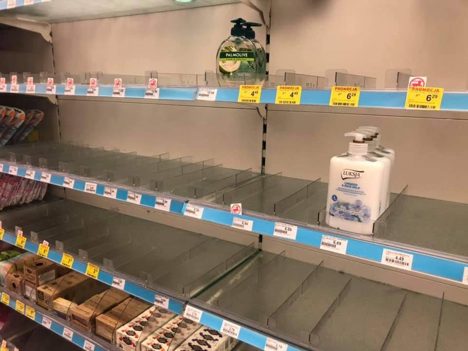 Карантин в Украине: появились новые фото "паникеров" в супермаркетах