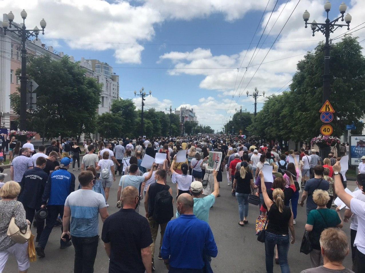 В России десятки тысяч протестующих восстали против Путина: скандируют "Свободу!" (видео)