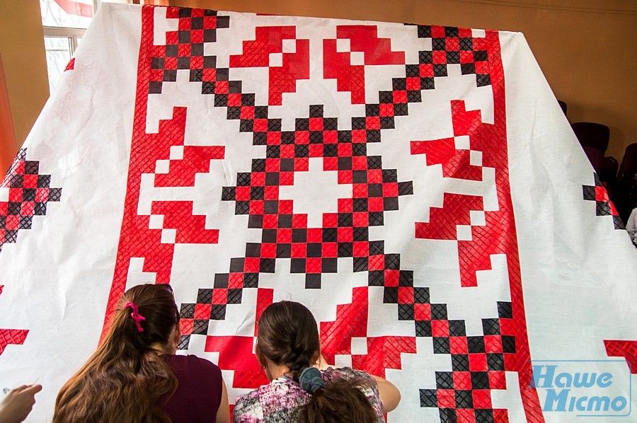 Новый рекорд: жители Днепра готовят сюрприз ко Дню вышиванки