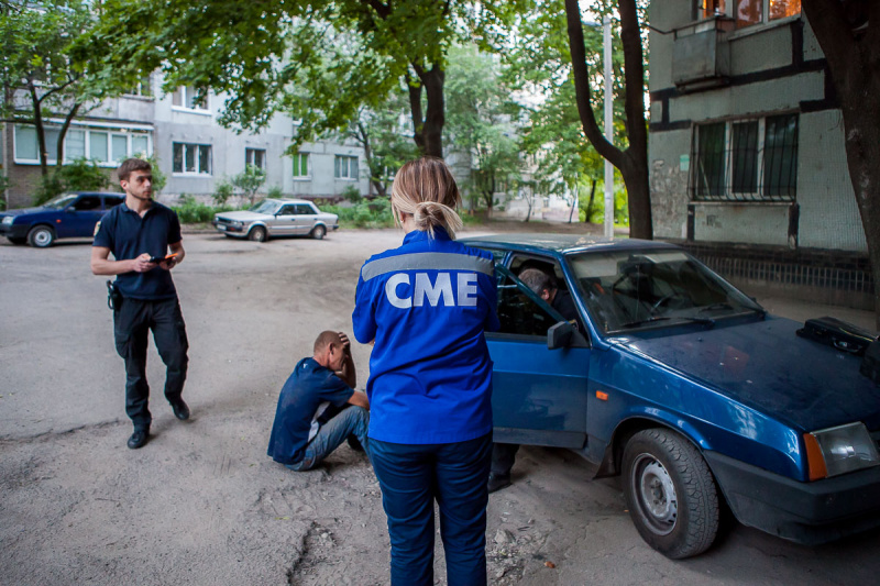 В Днепре выпала из окна женщина (фото)