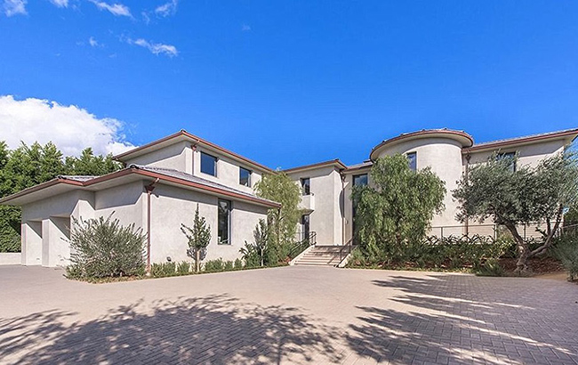 Мало места: украинка продает роскошный особняк Ким Кардашьян и Канье Уэста