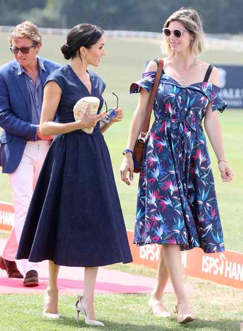 В стиле 50-х: Меган Маркл появилась на публике в джинсовом ретро-наряде (фото)