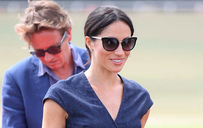 В стиле 50-х: Меган Маркл появилась на публике в джинсовом ретро-наряде (фото)