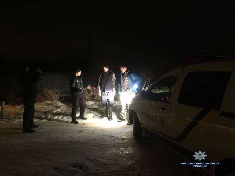 На Київському морі віднесло на кризі рибалок (фото)