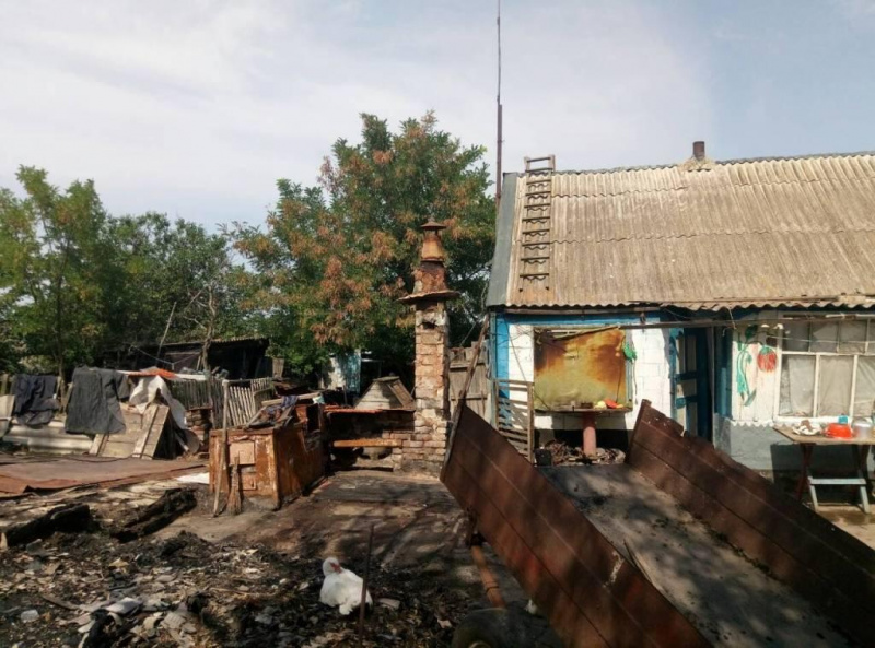 Сгорел дотла: в Запорожской области шаровая молния уничтожила дом