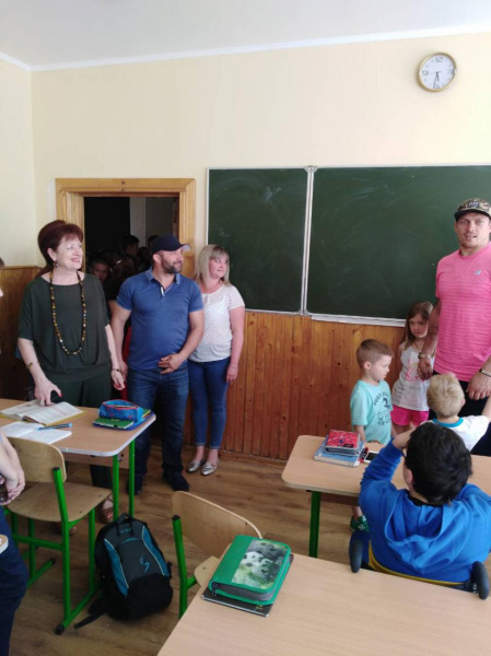 "Обличчя сяяли від радості": Усик ощасливив школярів на Прикарпатті (фото)