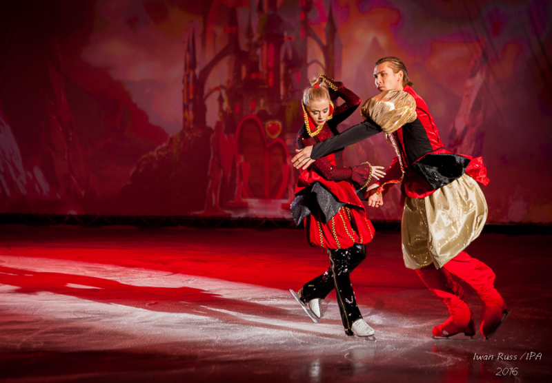 Топ-5 причин посетить детское шоу "Алиса в Зазеркалье на льду"