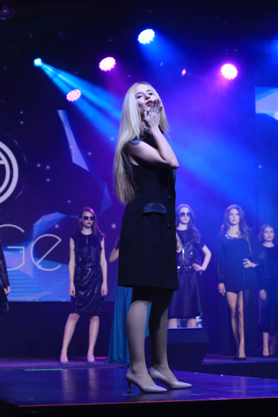 Українські зірки вийшли на подіум під час показу AnGe stars fashion show (фото)