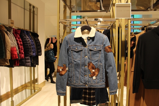 Носки за 1800 и яблоки по 19 грн: чем удивляет обновленный ЦУМ - | РБК ...