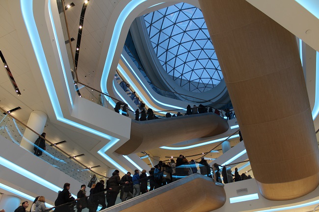 Ескалатори в новому Цумі