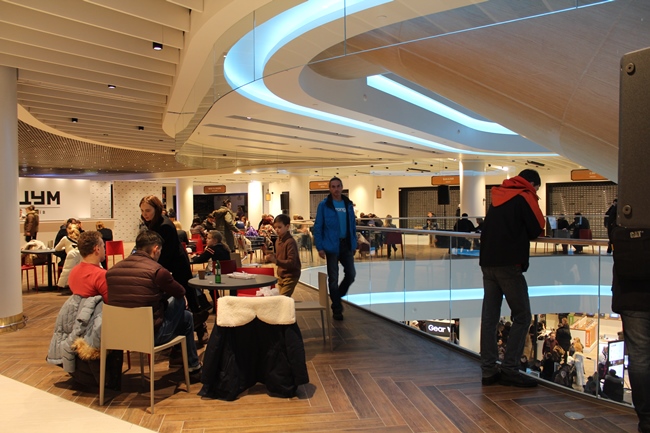 Носки за 1800 и яблоки по 19 грн: чем удивляет обновленный ЦУМ - | РБК ...