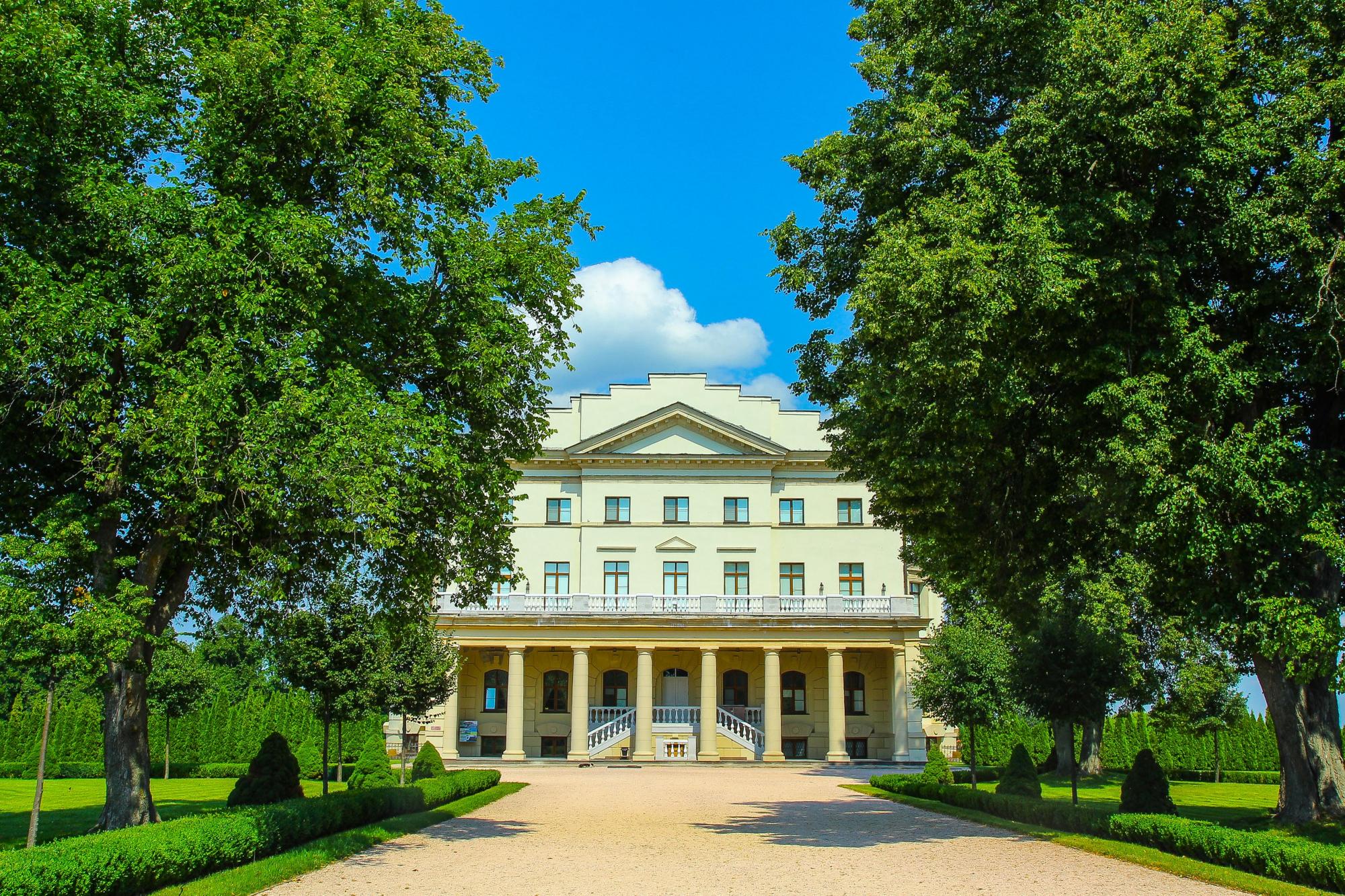 Гетманская столица и роскошные особняки: живописные места Украины для идеального отдыха