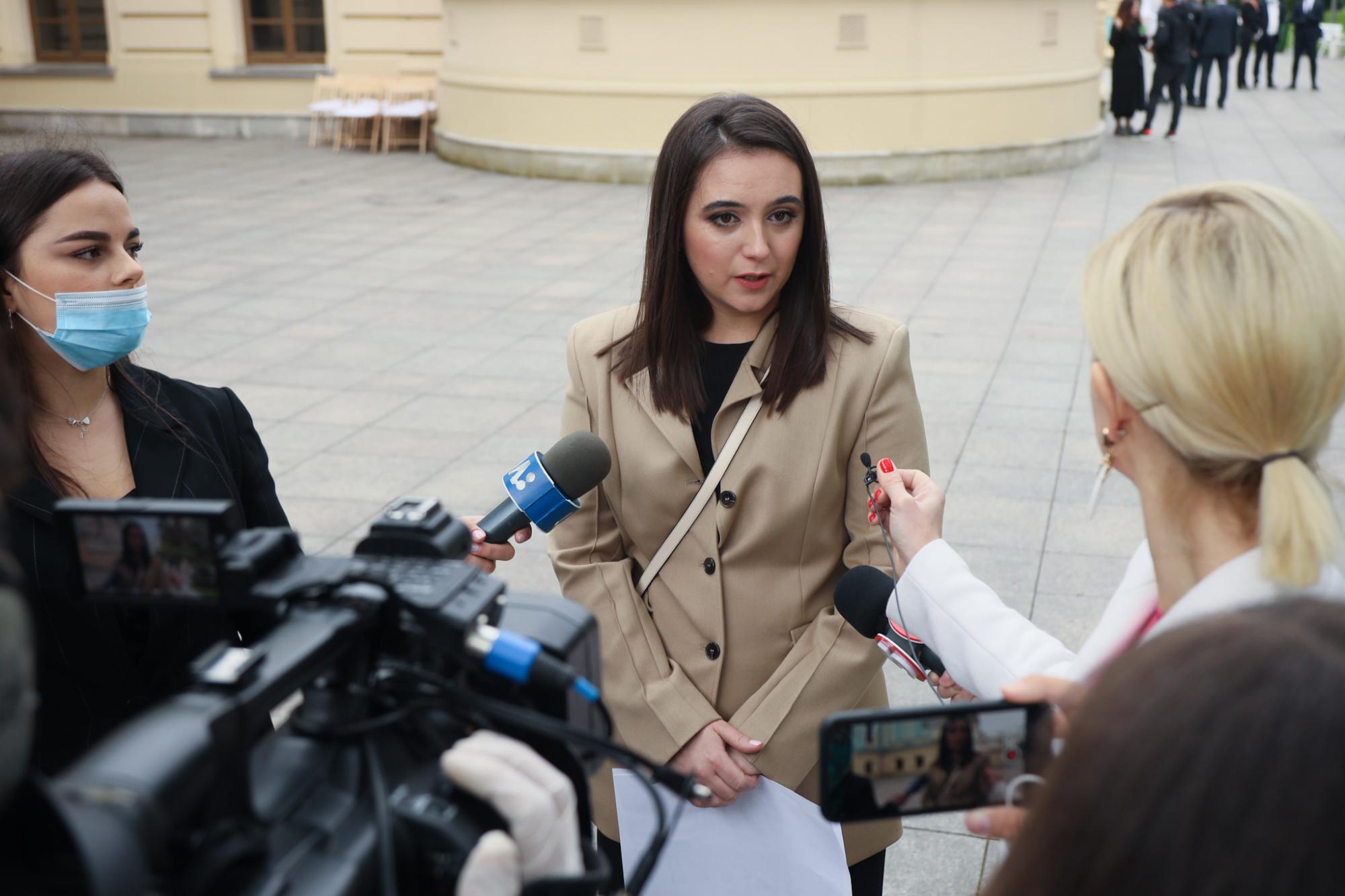 Пресс-конференция Зеленского началась с громкого скандала: подробности