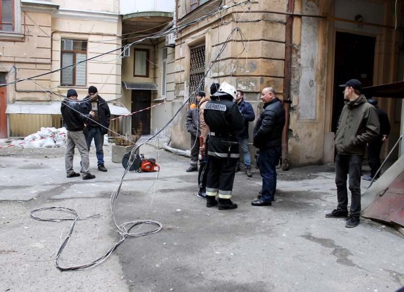 В центре Одессы в доме неожиданно обвалились балконы (фото)