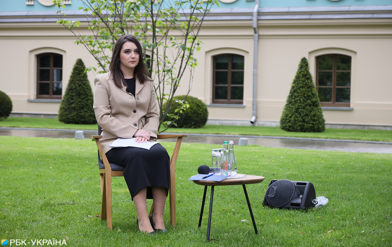 Зеленскому стул сушили феном: появилось интересное видео с пресс-конференции