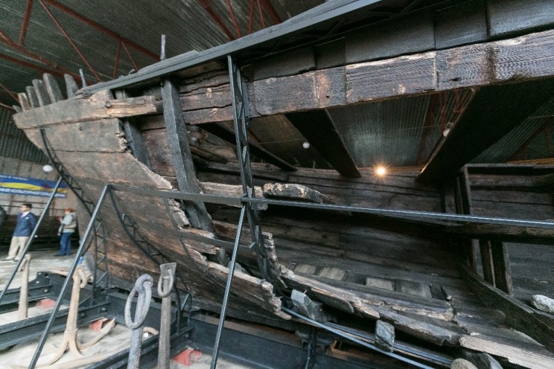 В Запорожье подняли со дна и отреставрировали казацкие корабли XVII и XVIII века