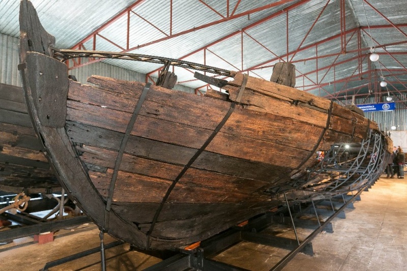 В Запорожье подняли со дна и отреставрировали казацкие корабли XVII и XVIII века