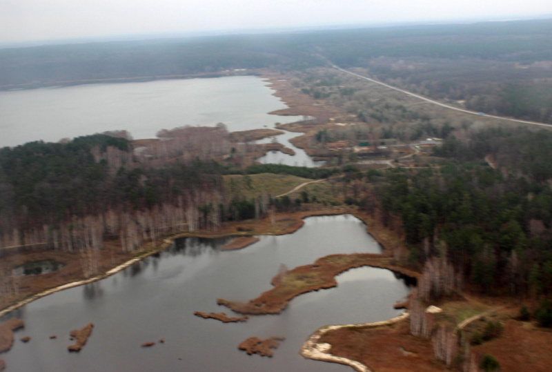 Ищут третий день: под Киевом пропал рыбак и его 12-летний сын