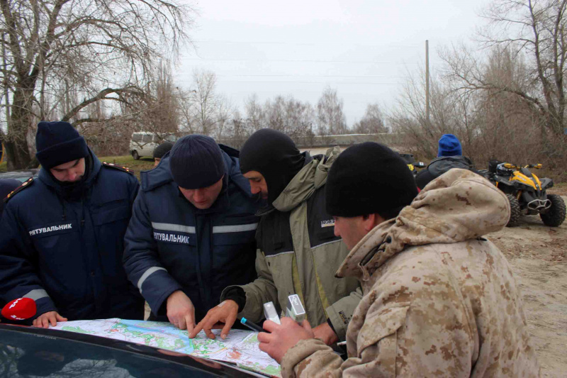 Ищут третий день: под Киевом пропал рыбак и его 12-летний сын