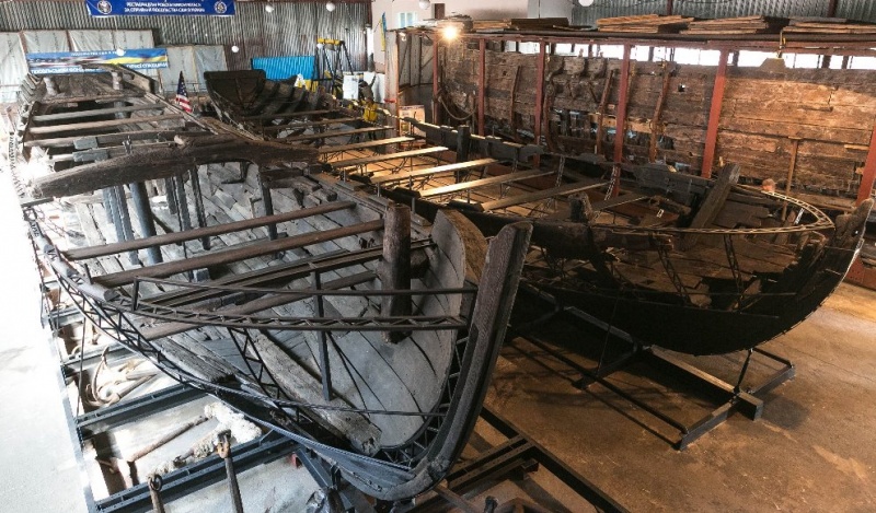 В Запорожье подняли со дна и отреставрировали казацкие корабли XVII и XVIII века
