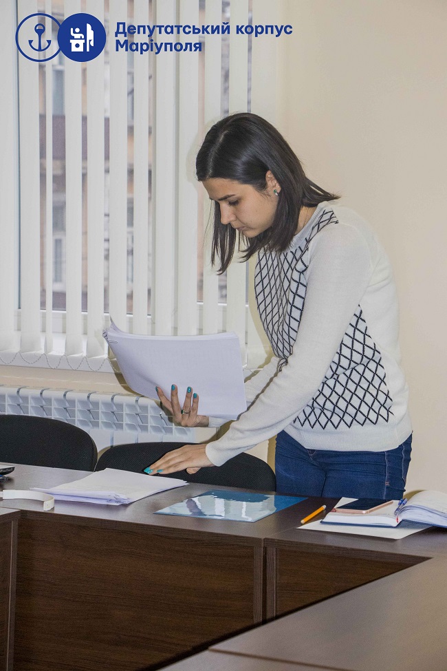 Міськрада Маріуполя провела конкурс дитячих віршів про любов до депутатів