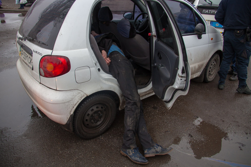 В Днепре "обкуренный" водитель перевозил наркотики в авто (фото)