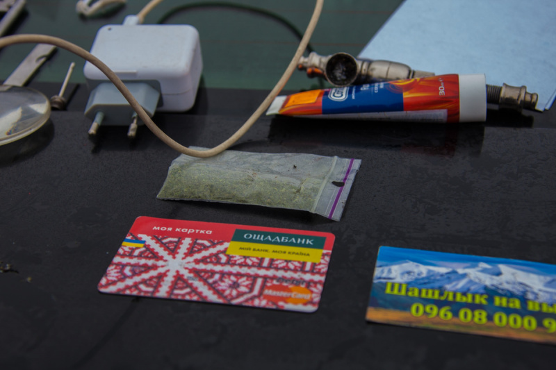 В Днепре "обкуренный" водитель перевозил наркотики в авто (фото)