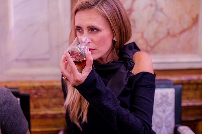 "Витриманий над хмарами": у Києві відбулася дегустація унікального в своєму роді рома ZACAPA