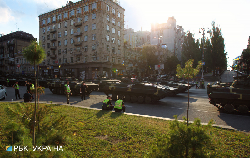 250 единиц техники и 4,5 тысячи военных: яркие фото репетиции парада ко Дню Независимости