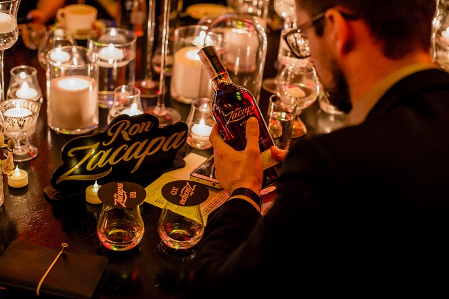 "Витриманий над хмарами": у Києві відбулася дегустація унікального в своєму роді рома ZACAPA