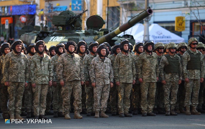 250 единиц техники и 4,5 тысячи военных: яркие фото репетиции парада ко Дню Независимости