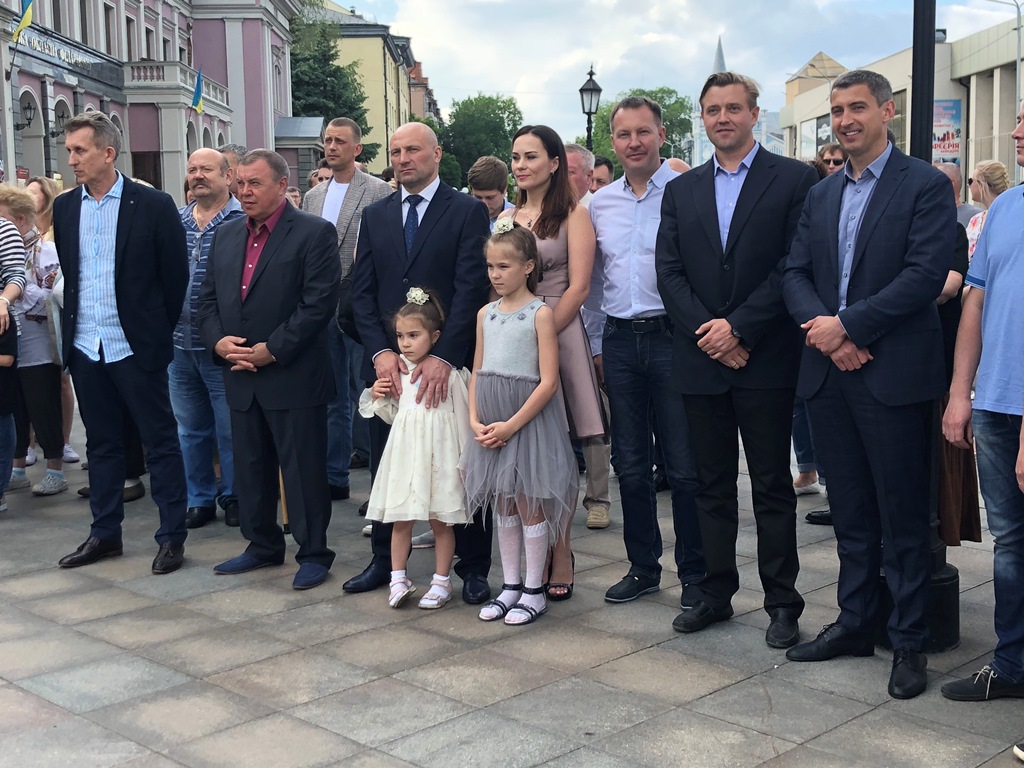 Вітчизняні виробники побутової техніки Saturn і засобів захисту рослин "Укравіт" прикрасили Черкаси