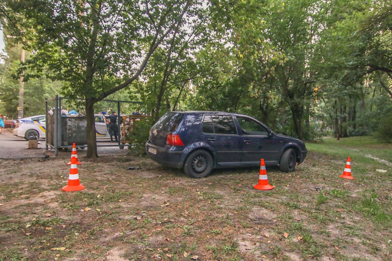 В Киеве на глазах у людей похитили мужчину (фото)